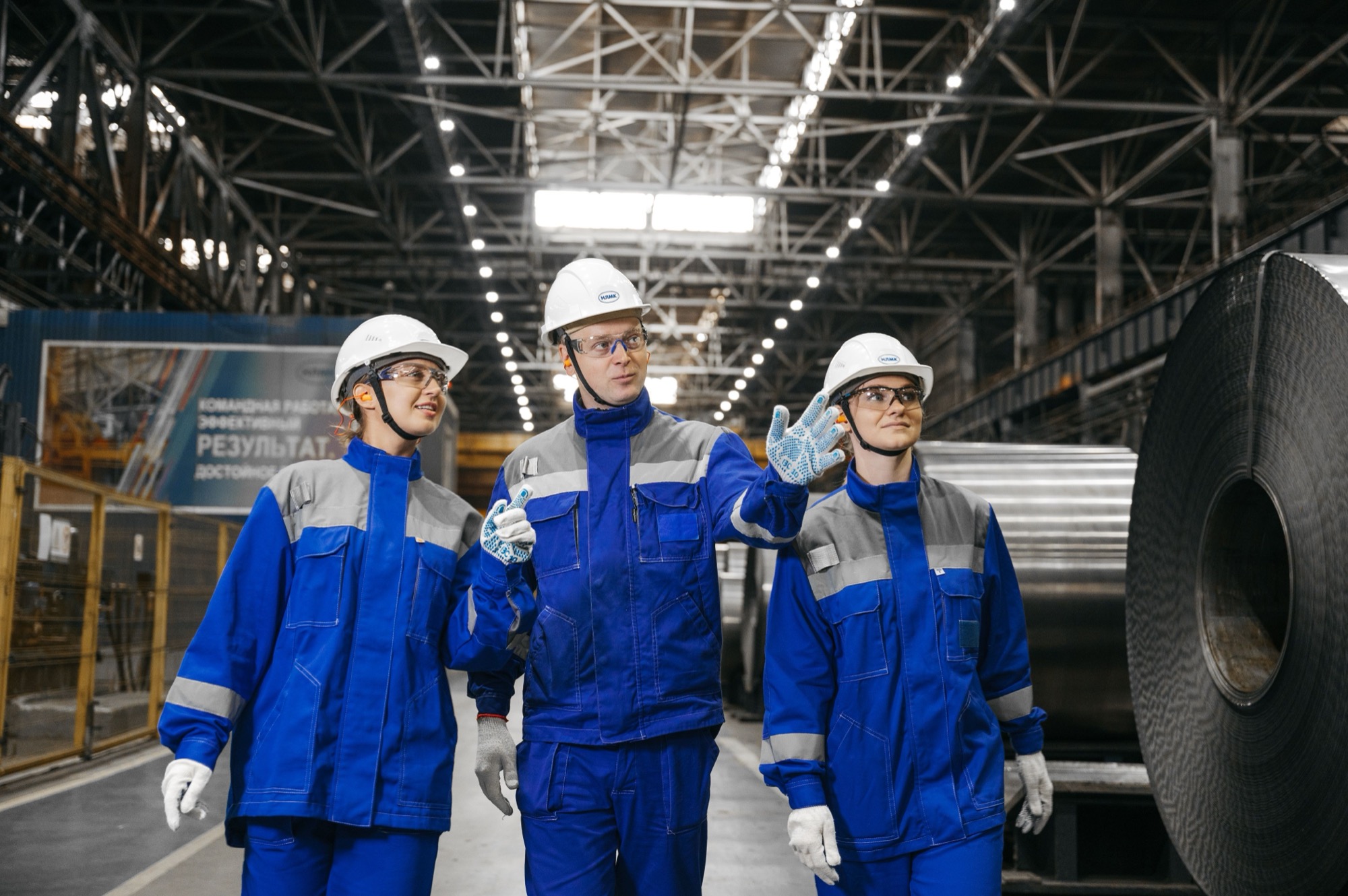 Technical workforce collaborating in an industrial environment